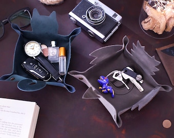 Bandeja de cuero personalizada para valet, organizador de artículos para hombre, regalo para él, almacenamiento de accesorios pequeños, llavero grabado, regalo para padrinos de boda.