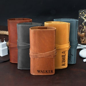 Leder Organizer Ladegerät Tasche, Aufbewahrungstasche für Ladegeräte und Kopfhörer, Geschenk für Ihn, Reisekabel Aufbewahrung Personalisiert, Geburtstagsgeschenke