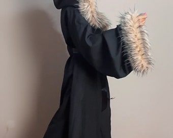 Kapuzenrobe mit Fell, Hexenrobe, Cosplay-Robe, Zeremonienrobe, Sensenmannkostüm, Zauberertunika, Hexenmeisterrobe, Ritualrobe