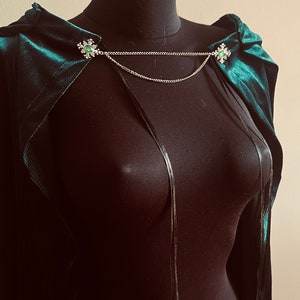 Dark Green Capelet, Velvet Renaissance Capelet With Clasps, One Shoulder Cape, LARP Cloak, Medieval Velvet Cape