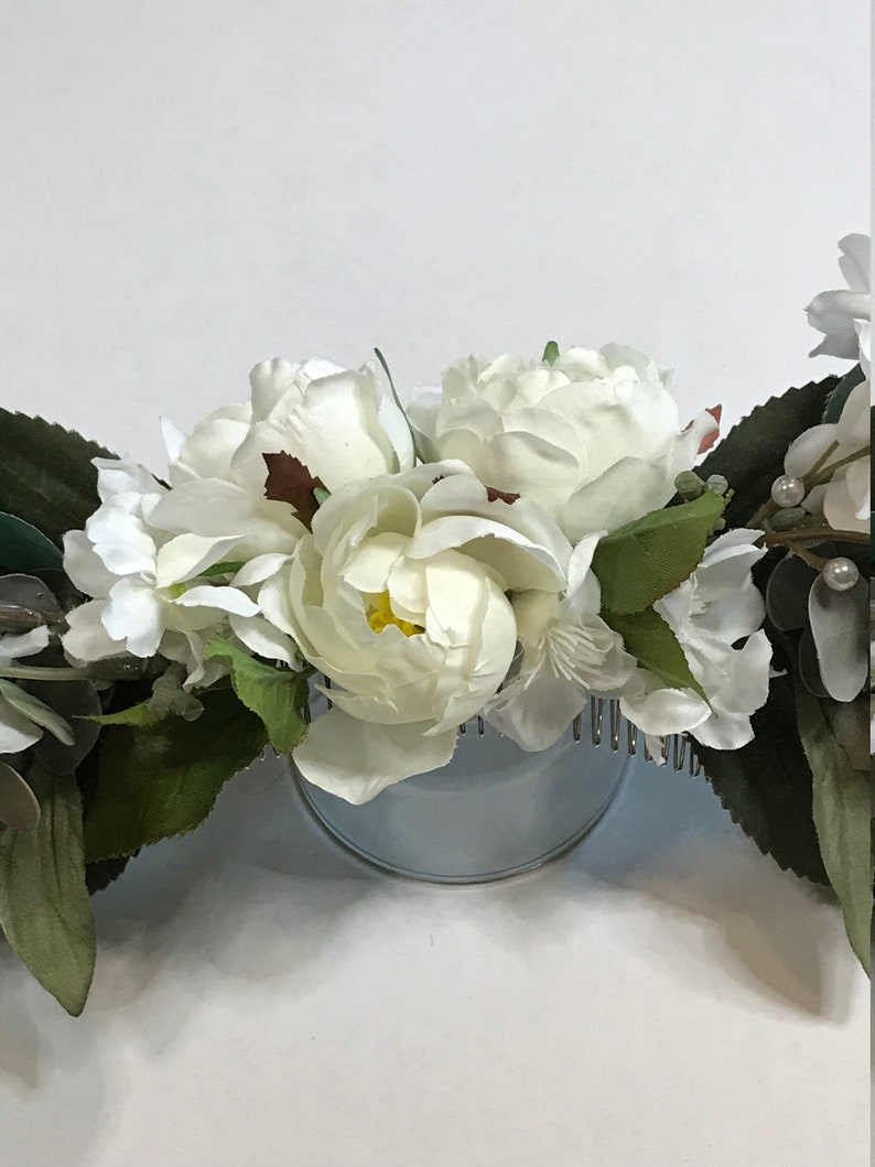 Silk Flower Comb Quinceanera Comb Gorgeous Wedding Comb Floral Comb Hair Comb Bridal Hair Boho Flower Comb White Flower Comb