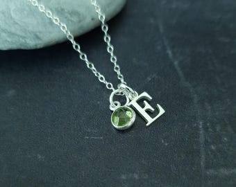 925 Silber Anfangs-Halskette: August Peridot Geburtsstein, personalisierter Anhänger