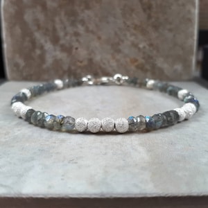 Labradorite bracelet, grey woman bracelet, silver labradorite bracelet, layering bracelet, sparkly bracelet, beaded bracelet, gift