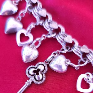 Charm Bracciale Vintage Sterling Silver Puffy Heart Diamond Padlock Key 1940's 32.64g immagine 5