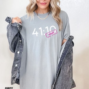 Colores cómodos Camisa minimalista Biblia rosa Camiseta de moda Regalo para camisa cristiana Isaías 41 10 Camiseta Camisa religiosa de gran tamaño de moda Grey