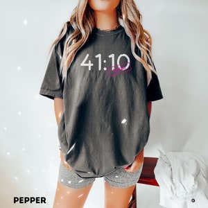 Colores cómodos Camisa minimalista Biblia rosa Camiseta de moda Regalo para camisa cristiana Isaías 41 10 Camiseta Camisa religiosa de gran tamaño de moda Pepper