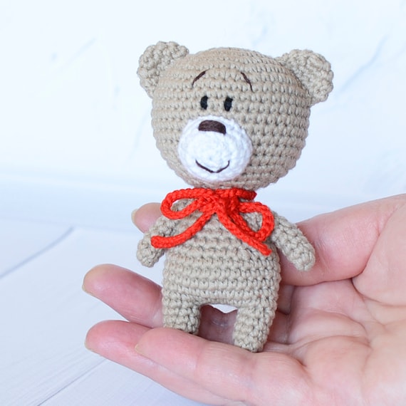Orso amigurumi Crochet bambino animale a maglia orsacchiotto Toddler softie bambola baby shower giocattolo morbido primo compleanno nuovo bambino Orso amigurumi Crochet bambino animale a maglia orsacchiotto Toddler softie bambola baby shower giocattolo morbido primo compleanno nuovo bambino