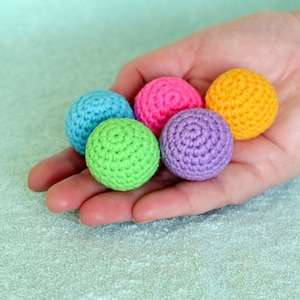 Crochet baby balls Montessori soft toy Toddler activities Educational knit plush balls Sensory fidget toy, Set of 5