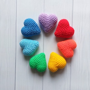 Pequeño corazón de crochet, decoración ucraniana, juguete de peluche arcoíris, lindo símbolo de amor