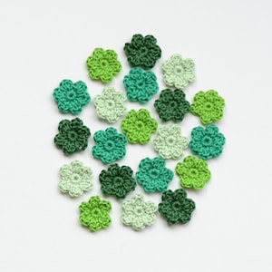 Mini Häkelblumen Grün Tiny Applikation Set Stricken Kleine Häkelblume Kartenherstellung Motiv gestrickte Mini Blumen Verschönerung Blume, 20Stk.