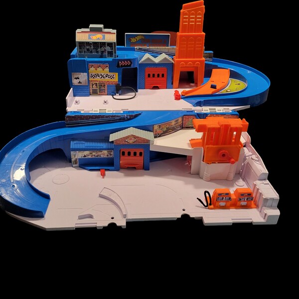 2015 Hot Wheels Flying Custom Car Wash and Service Station Sto & Go + 13 cars - This set is ready for fun!