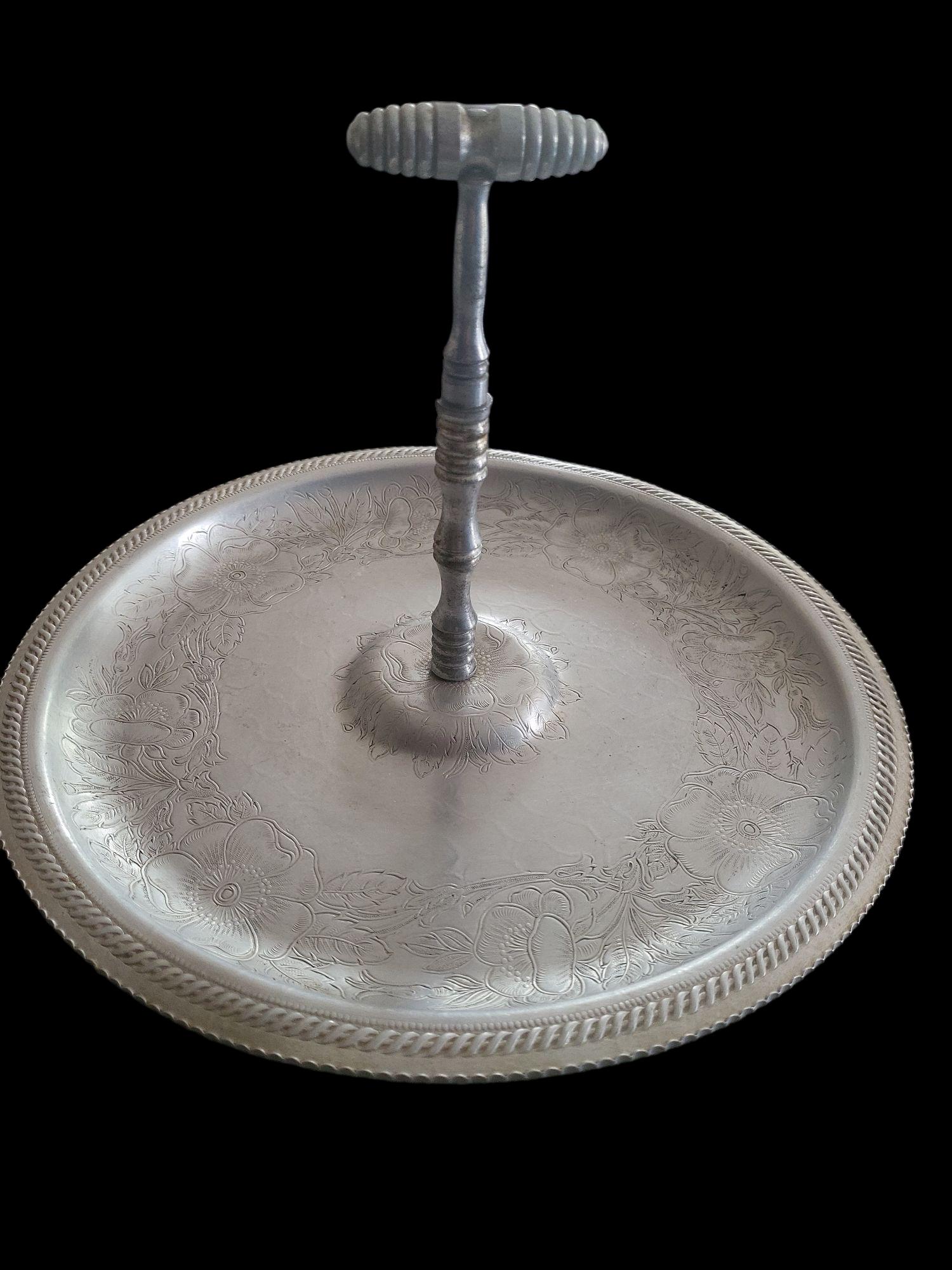 Aluminum tiered plate Server (LOR) Aluminum tiered plate Server (LOR)