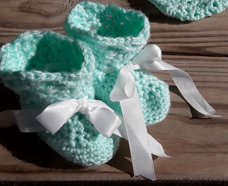 - 1 year Hand Crocheted Baby Sweater and Booties 6 mth Free Shipping Mint