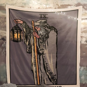El tapiz de la carta del tarot de la cosecha del ermitaño - Rider Waite El tapiz del ermitaño de Printagrams