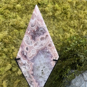 Amethyst Pink Flower Agate Diamond with Stand