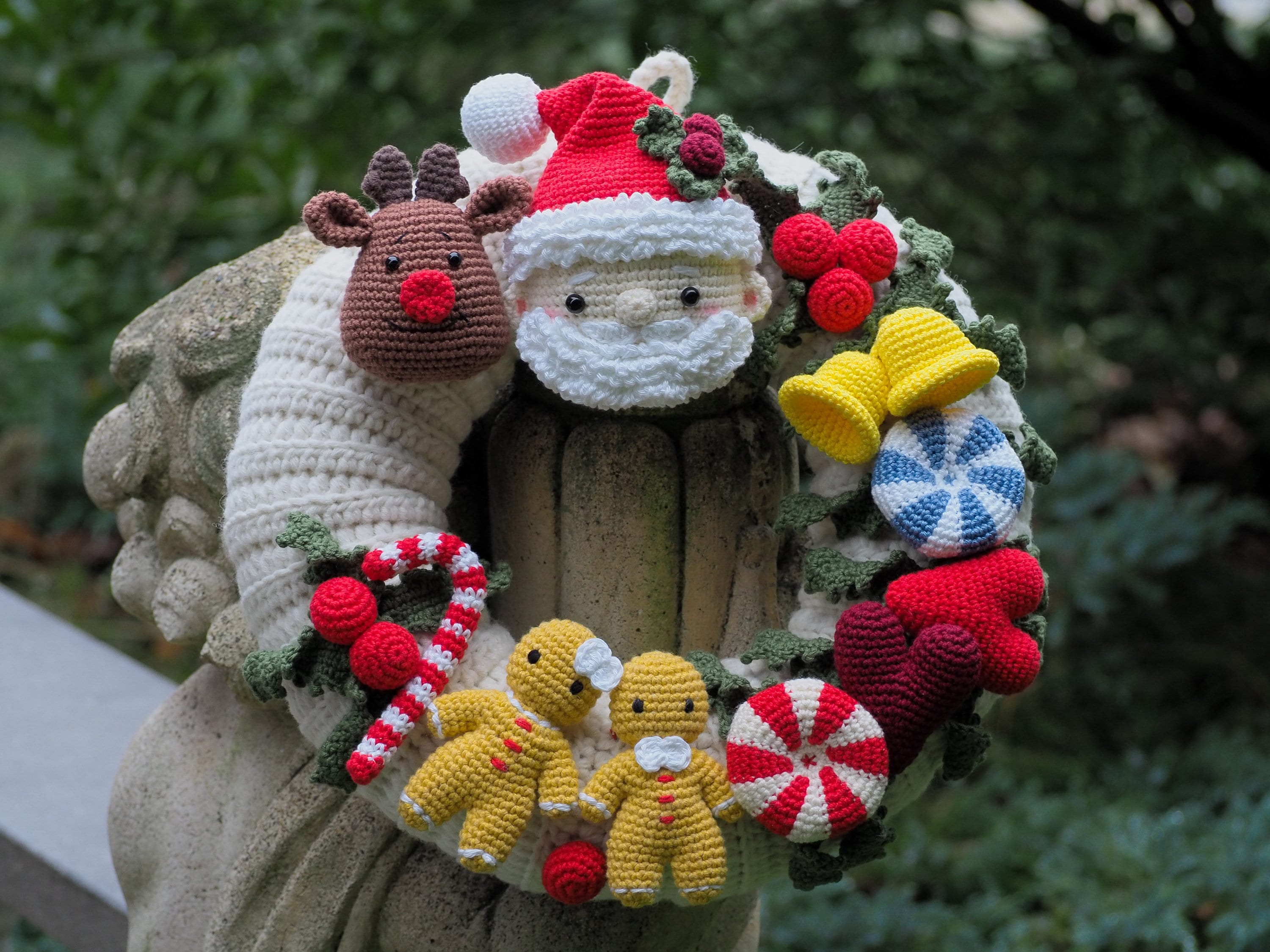 Couronne De Noël Au Crochet  Urlaub häkeln, Weihnachten häkeln,  Weihnachtsschmuck häkeln