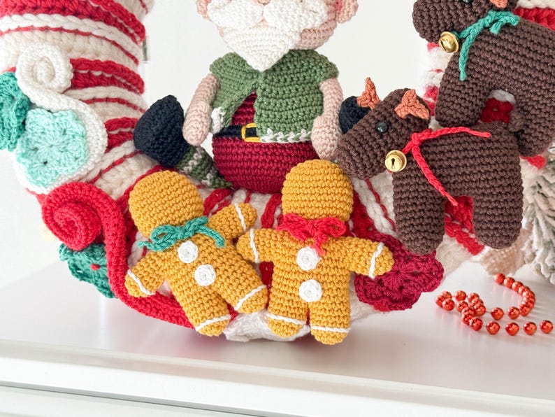 Crochet Christmas Wreath Pattern – Amigurumi Advent Decor (PDF) image 16