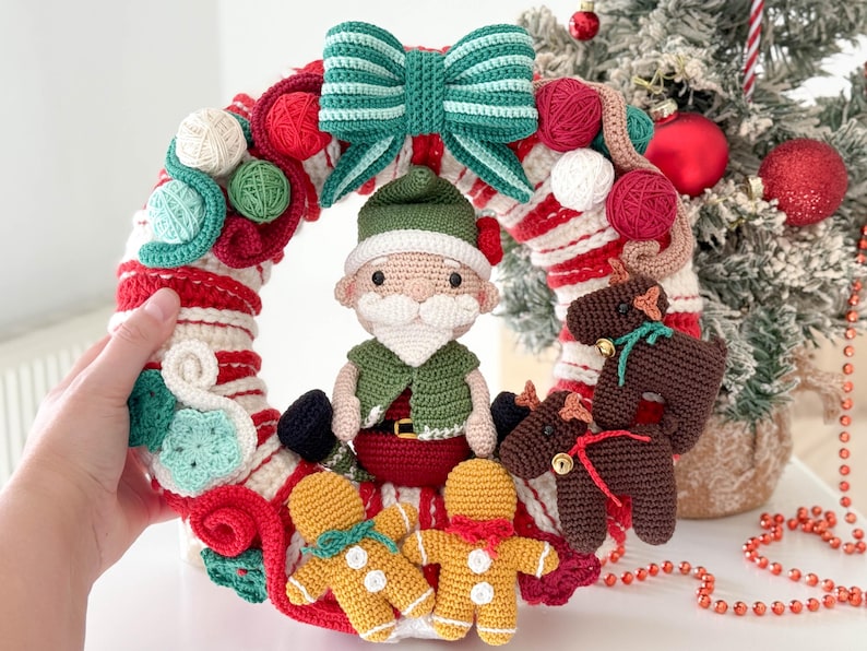 Crochet Christmas Wreath Pattern – Amigurumi Advent Decor (PDF) image 1