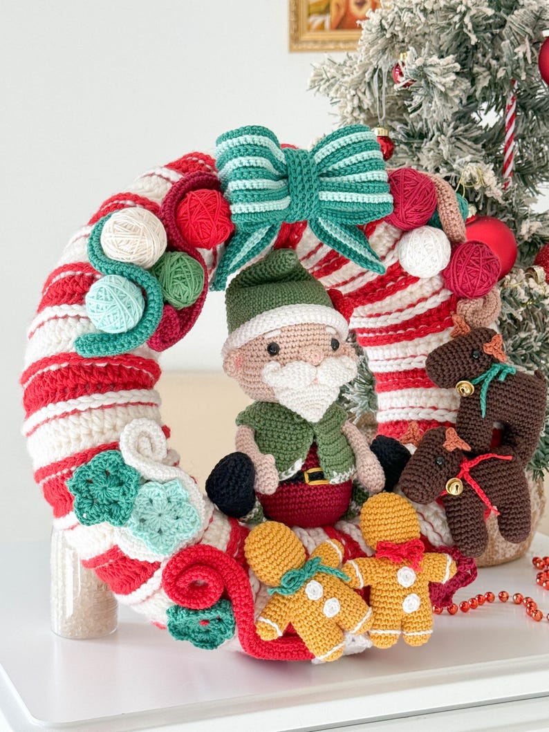 Crochet Christmas Wreath Pattern – Amigurumi Advent Decor (PDF) image 3