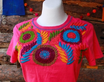 Blusa mexicana bordada hecha a mano, estilo fiesta.