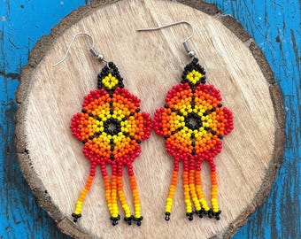 Huichol Perlen Ohrringe, Handgemachter mexikanischer Schmuck, 7,5 cm