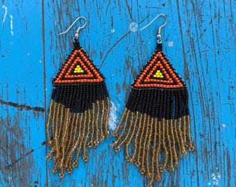 Aretes de cuentas huicholes, joyería mexicana
