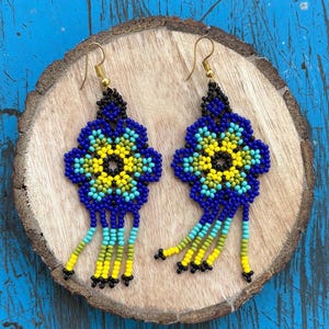 Huichol earrings, Mexican earrings, huichol jewelry, mexican beaded earrings