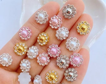 Flower-shaped pearl and bling nail charm