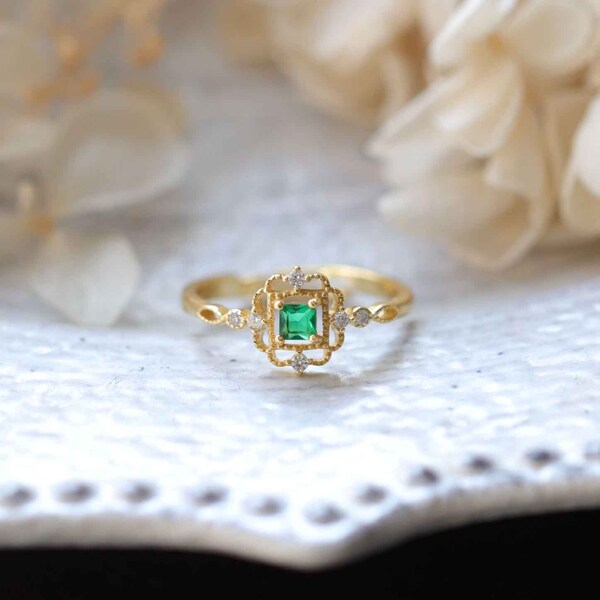 Vintage Emerald Engagement Ring, Emerald Ring For Women, 14k Gold Minimalist Ring, Raw Stone Ring, Gift For Her, Valentines Day Gift