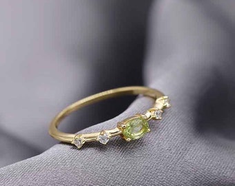 Vintage Peridot verlovingsring, Peridot ring voor vrouwen, 14k gouden minimalistische ring, ruwe stenen ring, cadeau voor haar, Valentijnsdag cadeau