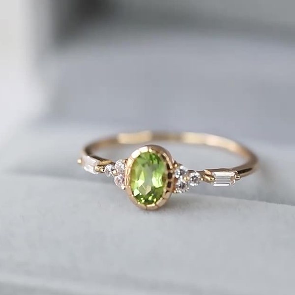 Vintage Peridot verlovingsring, Peridot ring voor vrouwen, 14k gouden minimalistische ring, ruwe stenen ring, cadeau voor haar, Valentijnsdag cadeau