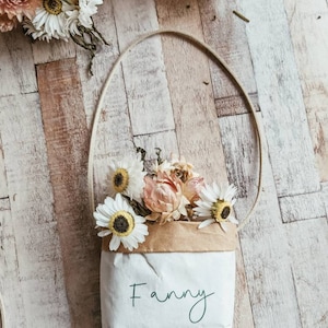 Hanging car decoration, paper bag, essential oil air freshener.