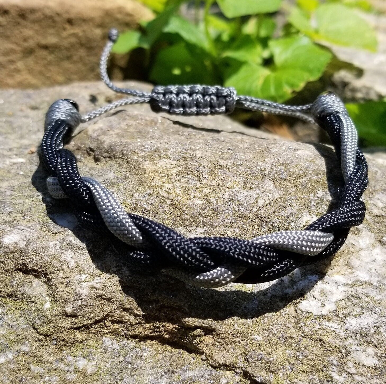 Adjustable Minimalist 550 Paracord Micro Cord Mystery Braid Black and  Charcoal Bracelet One Size Fits All -  Canada