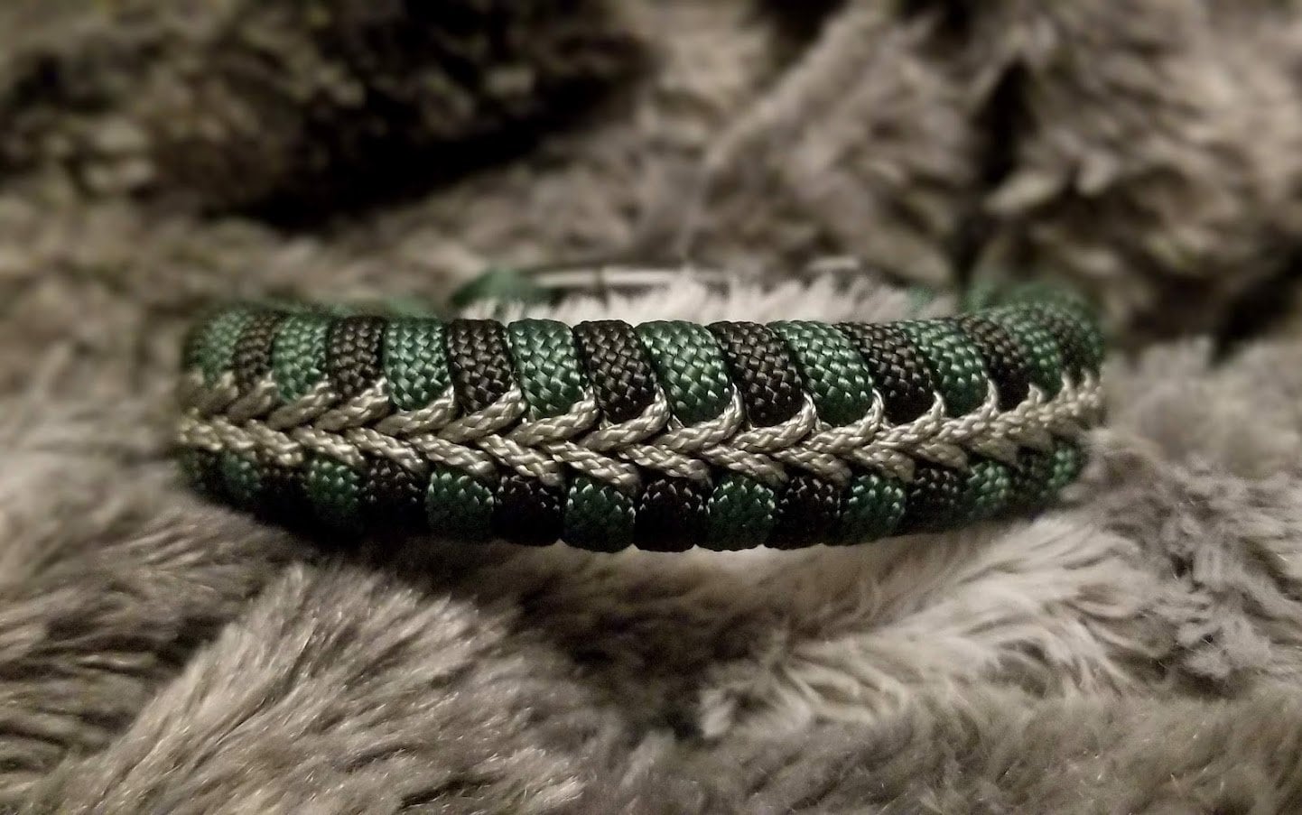 Learn How to Tie a Micro Paracord Bracelet for that Special Someone - ITS  Tactical