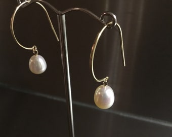 Pearl hoop earring, gold hoops, pearl and gold hoop earrings , pearl hoops, pearl earrings, gold hoops