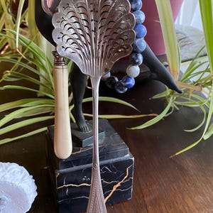 French goldsmith&#39;s table spoon for sprinkling strawberries, solid silver, 1st grade
