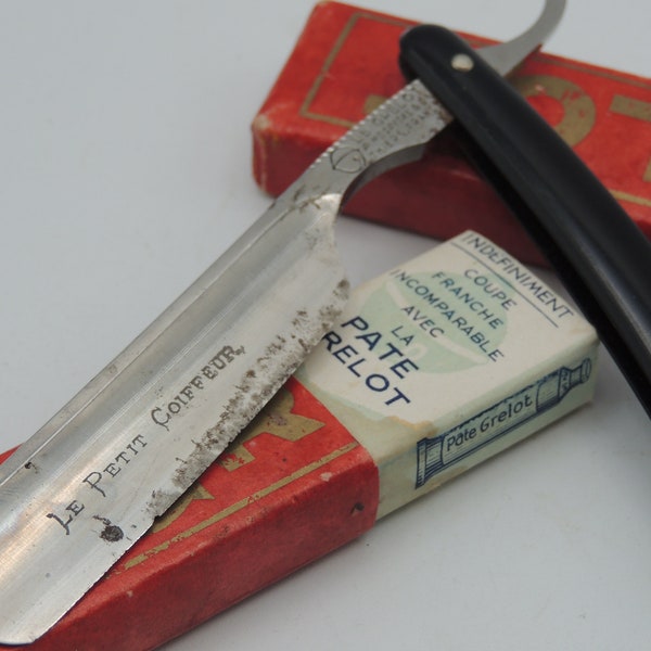 Razor with its French cabbage cut case the Grelot Hospital & CIE in Thiers entitled The little hairdresser French collection