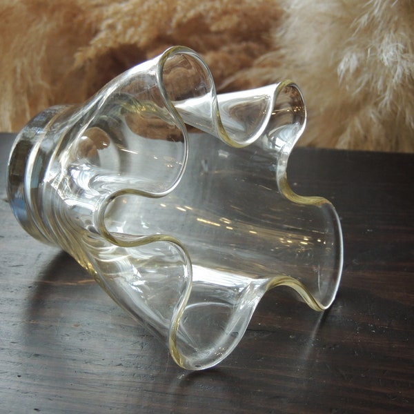 Superbe petit vase Mouchoir forme libre COROLLE design moderniste 50/60'S shade yello