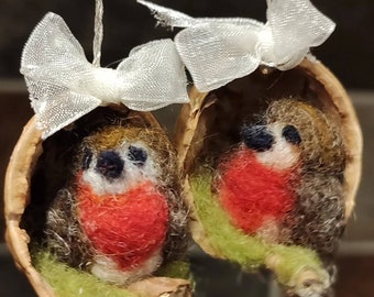 Mini Robins on walnut shell, special mum gift, cute needle felted robin, Valentine birds,felted cute Robins,handmade birds, adorable robins