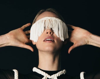 Sexy Bdsm Augenbinde, Fransen weiße Augenmaske, Sexy Göttin Kostüm, Kinky Kostüm, Makramee Maske, Weiße Rave Maske, Coachella Stil Weiße Maske