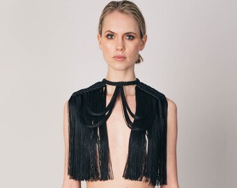 Schwarze Pagan Kleidung - Schwarze Dystopian Kleidung - Fransen Epaulettes - Bdsm offener BH - Makramee Fransen Epaulettes - Futuristisches Kostüm
