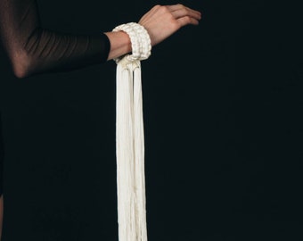 Strand Hochzeit Armmanschette - Weißer Armreif für Frauen - Statement Oberarmband - Hypoallergenes Armband - BrautParty Geschenk für Braut