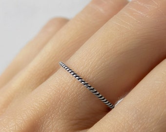 1 Millimeter gedrehter Ring aus 925/1000 Sterling Silber - Sehr feiner Silberring