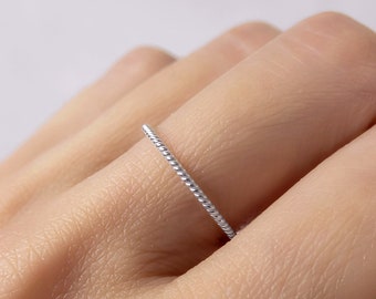 Sehr feiner Ring aus massivem Silber 925/1000e - Gedrehter Ring 1 Millimeter aus Silber