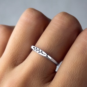 925 Sterling Silver Thin Leaf Stem Ring