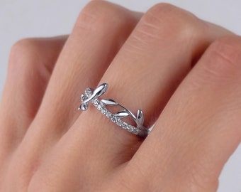 925 Sterling Silver Leaf Ring set with Crystals