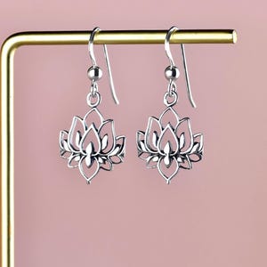 Lotus-Ohrhänger aus massivem 925/1000 Silber