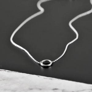 Collier Ras de Cou Petit Cercle en Argent Massif 925/1000e image 2