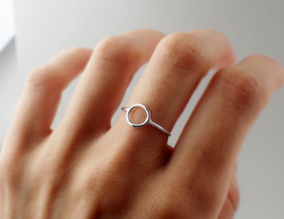 Ring with circle on top deals