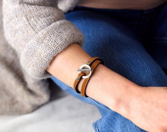 Bracciale Avvolgente In Pelle MINACHI Donna – Multistrato Marrone Con Fibbia A Catena